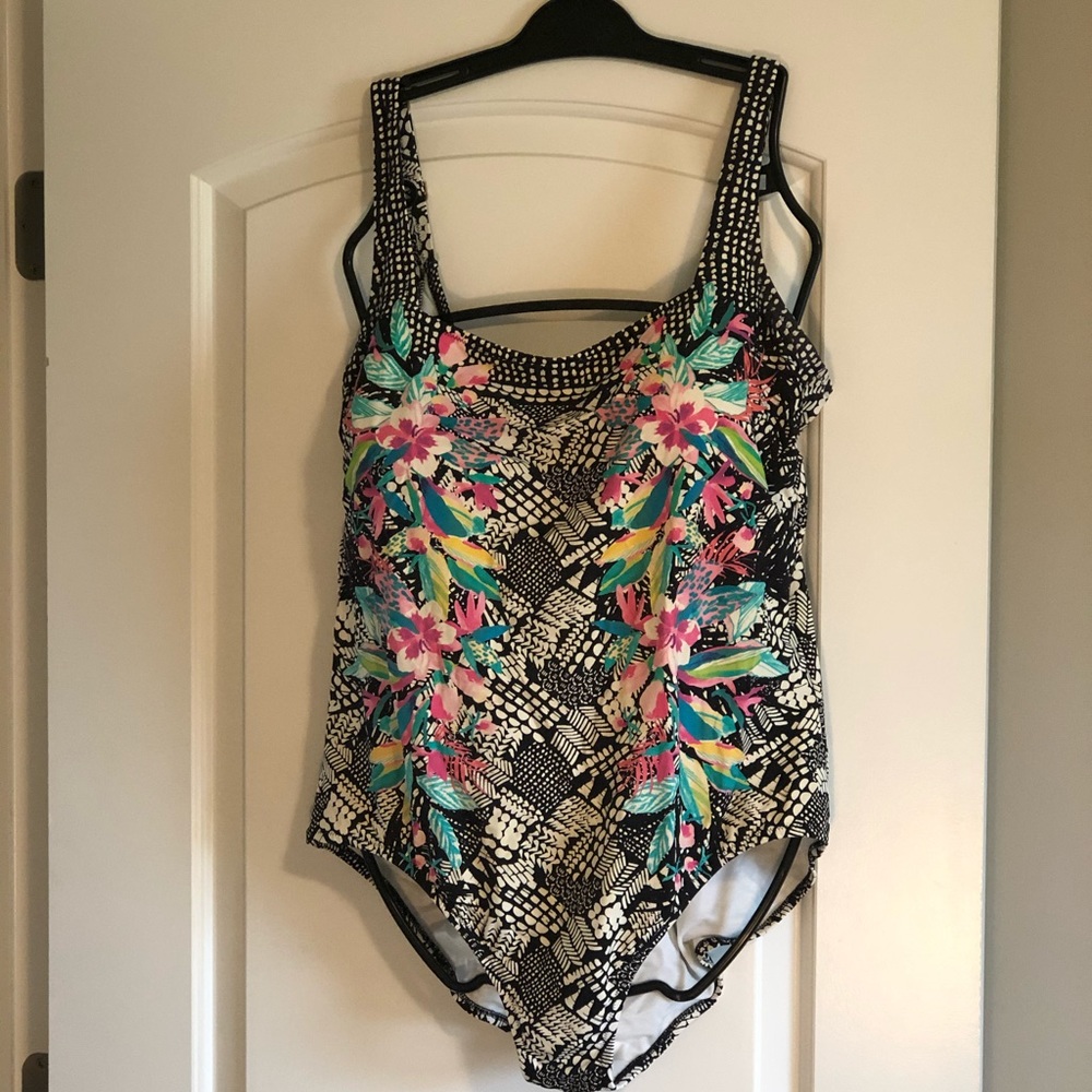 Lands End one piece swim suit in 18 LONG!